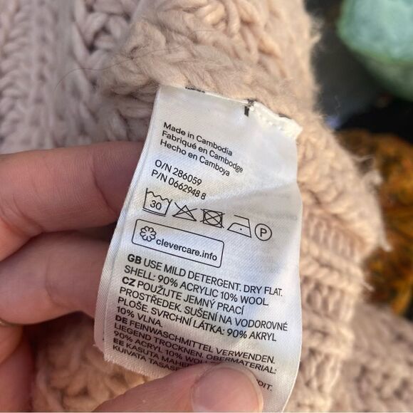 H&M soft pink beige chunky knit sweater size small - Picture 6 of 7